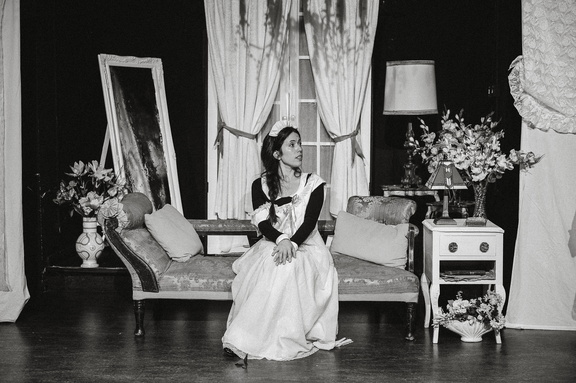 Maids DR - B&amp;W-207